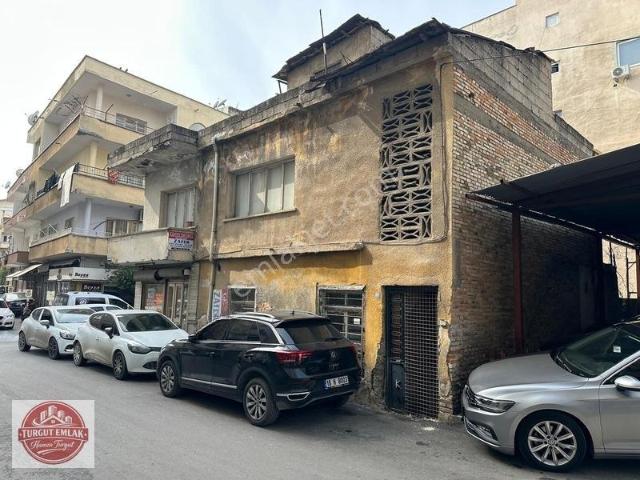 Cami Şerifte 120.72 Arsa Ve İki Ev Bir Dukkan Eski Ev
