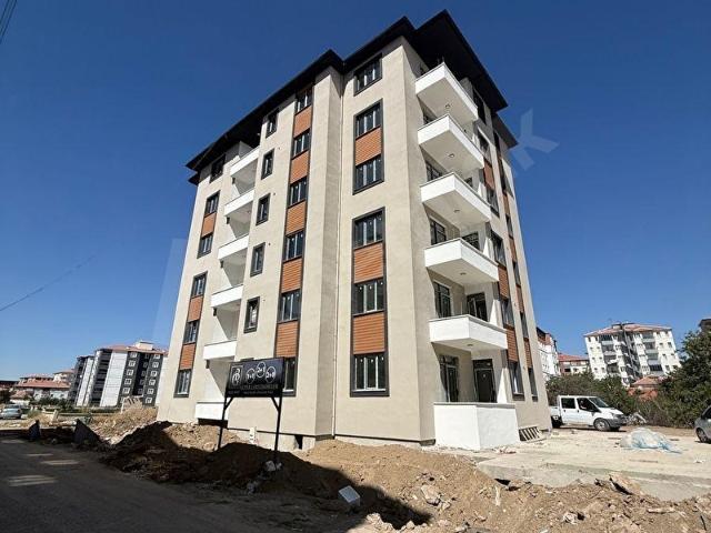 CAMİ KEBİR MAHALLESİNDE SATILIK LÜKS 2+0 DAİRE