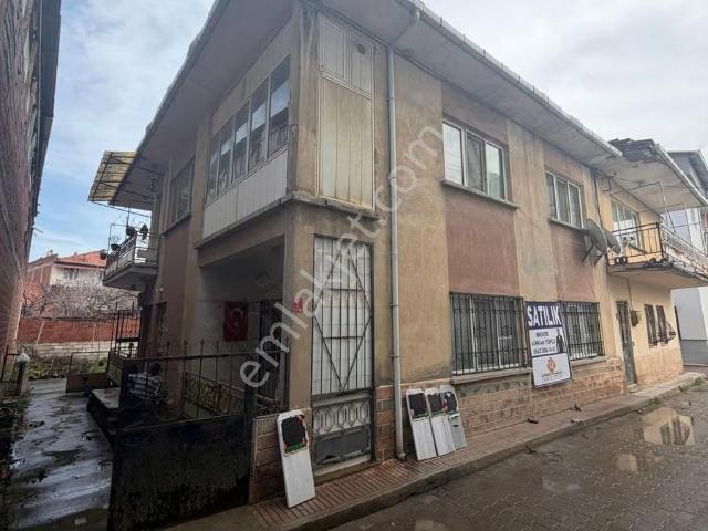 Camicedit Mahallesinde Satılık 2 Katlı Müstakil Ev