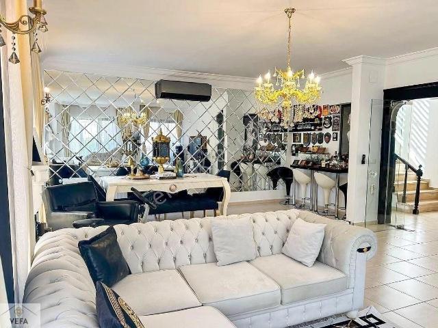 Camiavlu'da Doğa Manzaralı Havuzlu Müstakil Villa