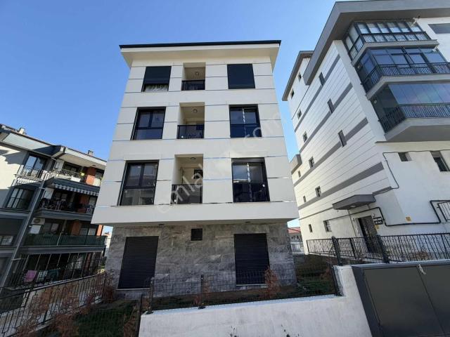 Camikebir'de Arakat 1+1 Kiralık Daire