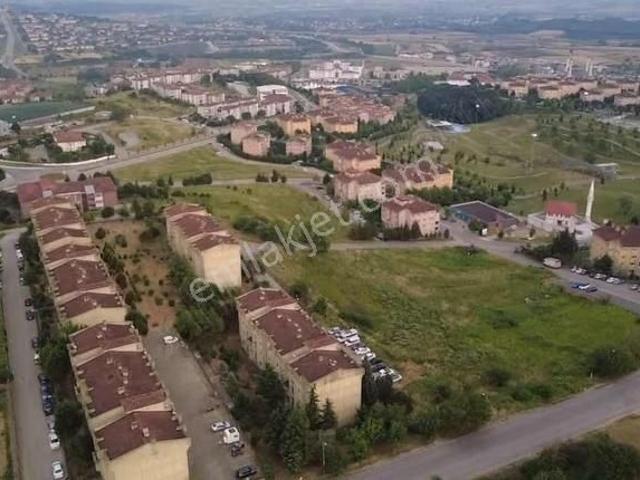 Camili Ayçiçek Vadisi'nde Yenilenmiş 3,5+1 Geniş Satılık Daire