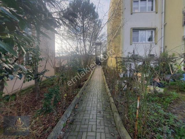 Camili Minibüs Durağı Yanında Manzaralı Kiralık Daire