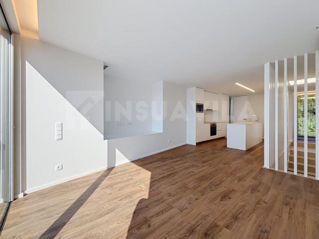 Caminha Andar Moradia T2 Triplex com garagem fechada e vista rio