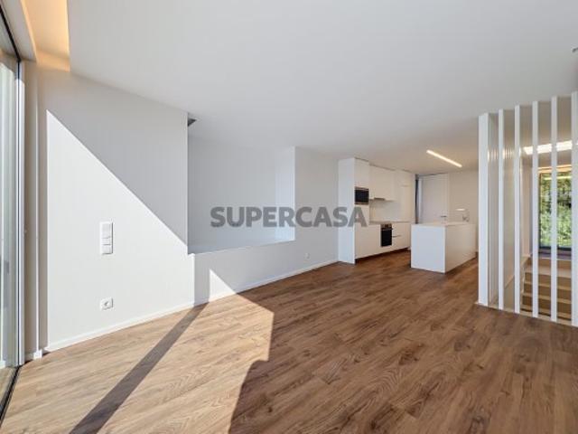 Caminha Andar Moradia T2 Triplex com garagem fechada e vista rio