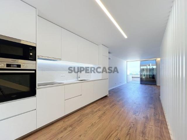 Caminha Andar Moradia T2 triplex com garagem fechada e vista rio