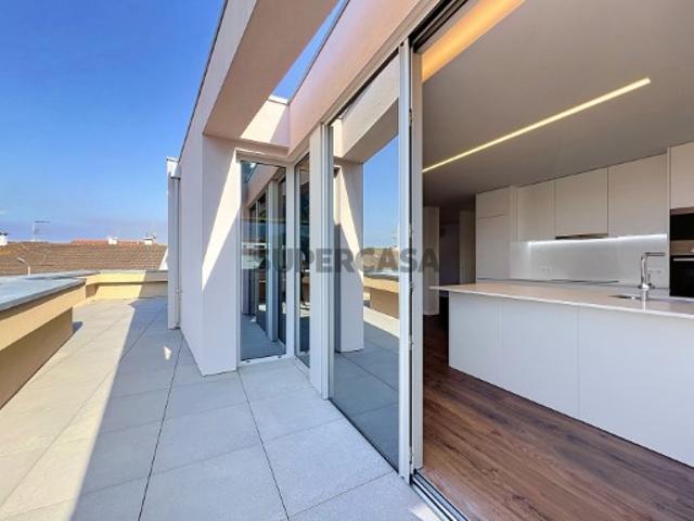 Caminha Andar Moradia T3 Triplex com garagem fechada, terraço e vista rio