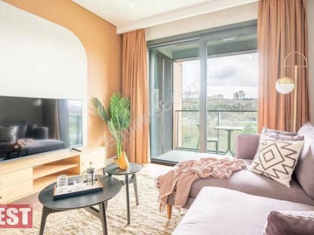 Camlı Vadi Sitesinde Sıfır Tasarım Eşyalı Balkonlu Kiralık Daire