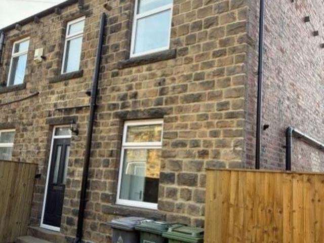 Camm Lane, Mirfield, West Yorkshire. 4 bed end of terrace house to rent £1,295 pcm £299 pw