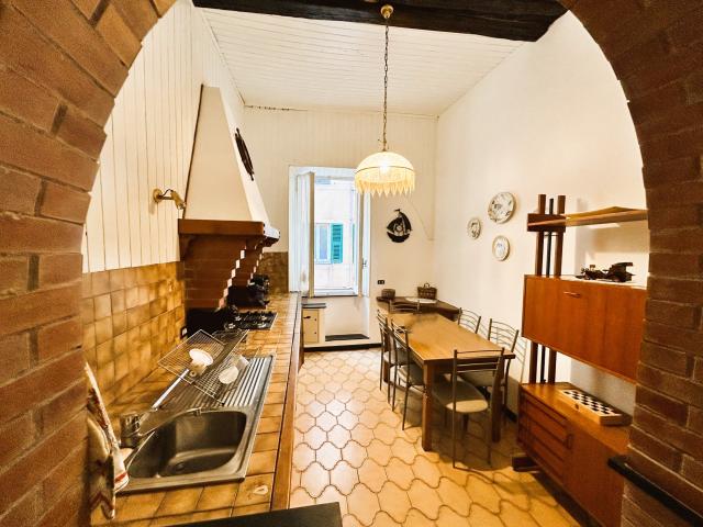 CAMOGLI – affittiamo appartamento in pieno centro