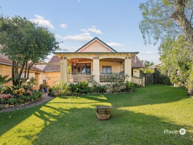 Camp Hill Charm, Avenue Lifestyle and City Views