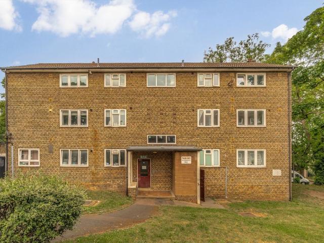 Campbell Close, London SE18, 3 bed flat to rent, £1,800 pcm | PrimeLocation