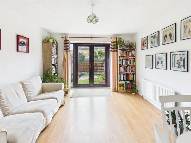 Campbell Close, London, SW16 2 bed terraced house to rent £2,000 pcm £462 pw