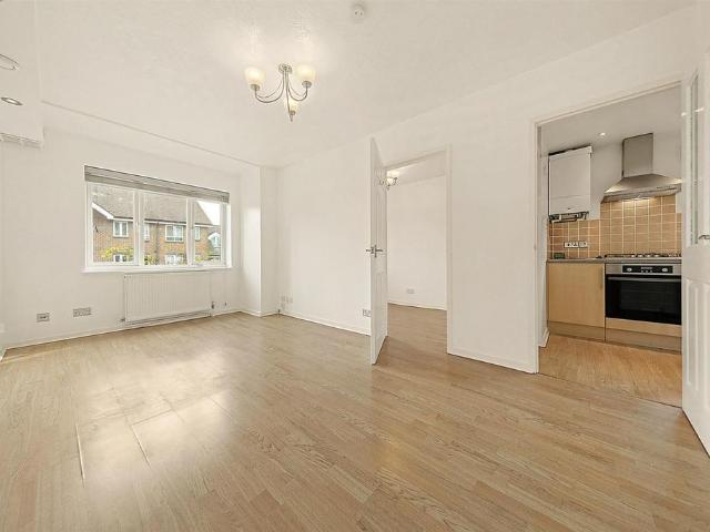 Campbell Close, Streatham, London 1 bed flat to rent £1,599 pcm £369 pw