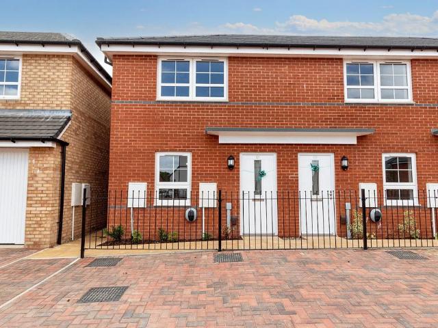 Campbell Drive, Upper Lighthorne. 2 bed terraced house to rent £1,300 pcm £300 pw