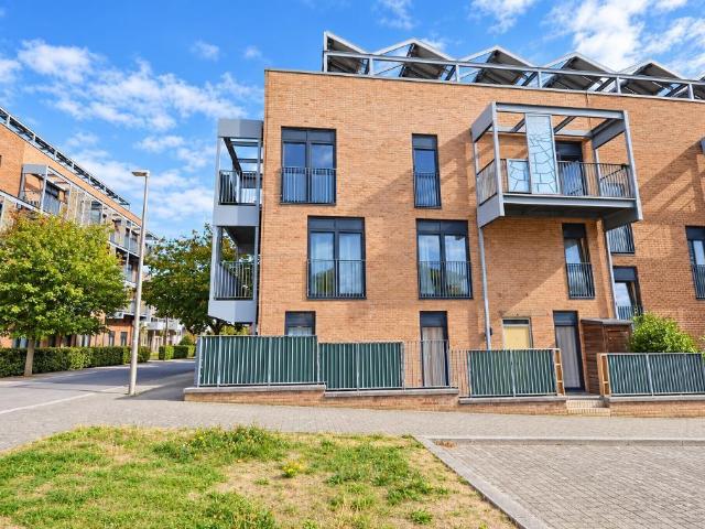 Campbell Park, Milton Keynes MK9 2 bed apartment to rent £1,250 pcm £288 pw