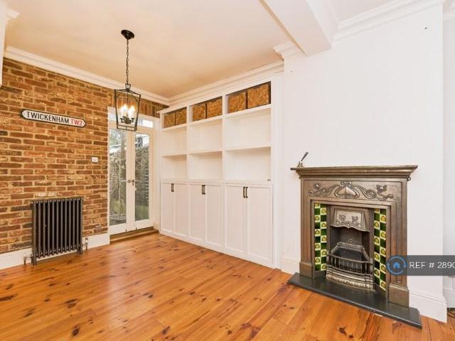 Campbell Road, Twickenham, TW2 3 bed terraced house to rent £3,250 pcm £750 pw