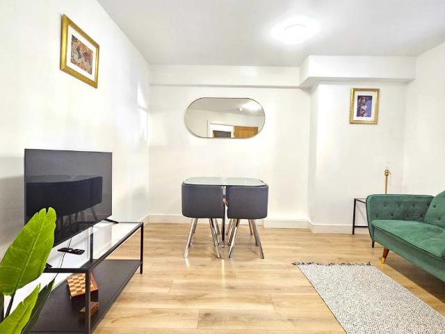 Campdale Road, London N7 2 bed flat to rent £3,300 pcm £762 pw