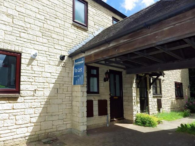 Campden Close, Witney OX28 1 bed terraced house to rent £1,250 pcm £288 pw
