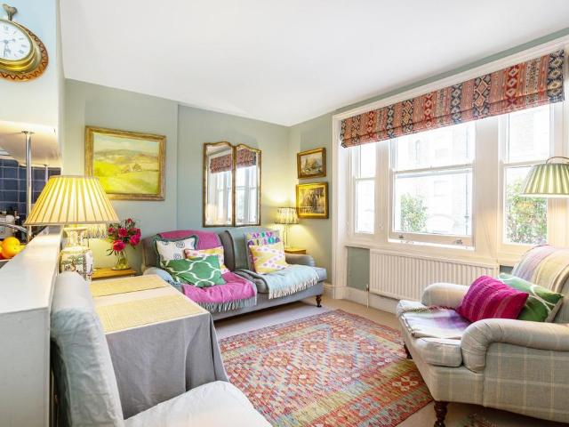 Campden Hill Gardens, Kensington and. 1 bed flat to rent £3,250 pcm £750 pw