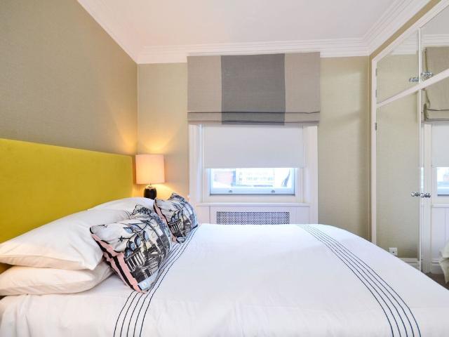 Campden Hill Mansions, Kensington, London W8, 1 bed flat to rent, £2,900 pcm | PrimeLocation