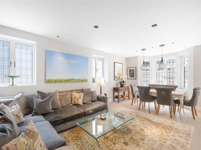 Campden Hill Square, London, W8 5 bed semi detached house to rent £11,000 pcm £2,538 pw