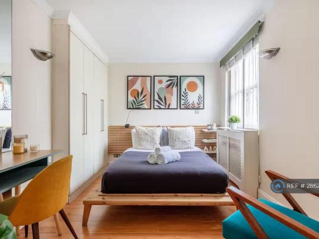 Campden Hill Road, London, W8 1 bed flat to rent £3,495 pcm £807 pw