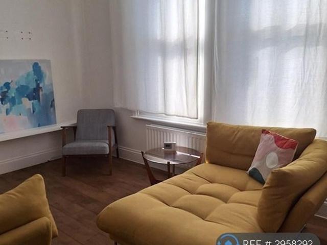 Campden, London, CR2 2 bed flat to rent £1,750 pcm £404 pw