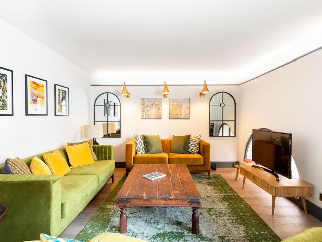 Campden Street, 70, London W8 3 bed apartment to rent £6,500 pcm £1,500 pw