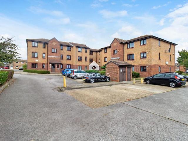 Campernell Close, Colchester CO7 2 bed apartment to rent £995 pcm £230 pw