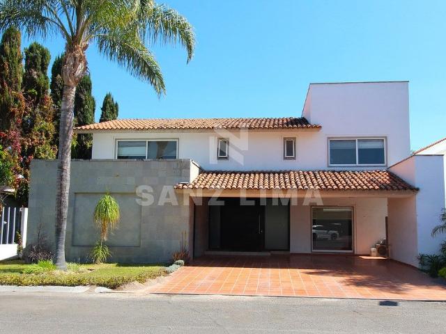 campestre de celaya: casa de 4 recamaras en exclusivo fraccionamiento