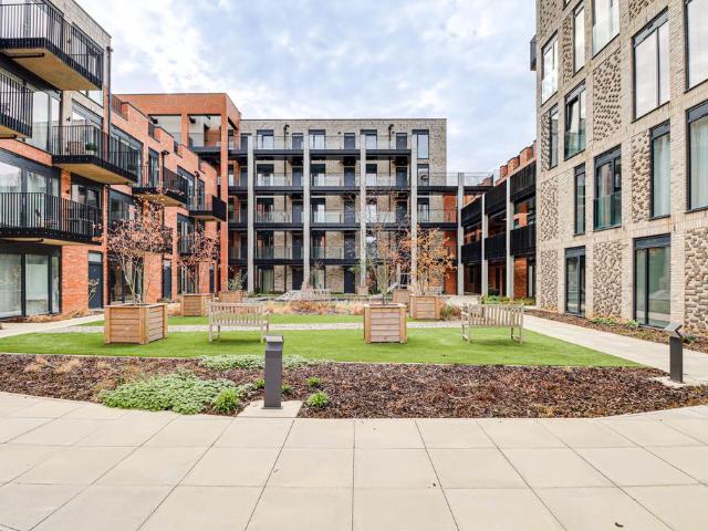 Campfield Road, St. Albans, AL1 1 bed apartment to rent £1,750 pcm £404 pw