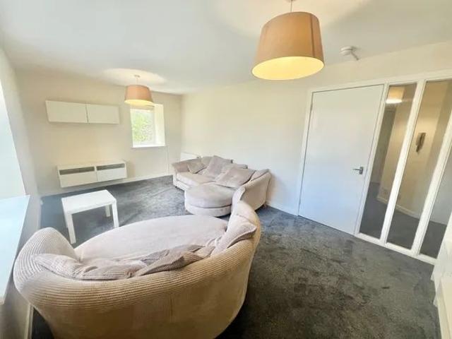 Camphill Avenue, Langside, G41 3AS