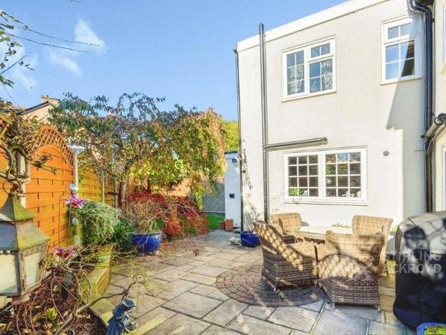 Camphill Road, West Byfleet, Surrey KT14, Studio to rent, £1,000 pcm | PrimeLocation