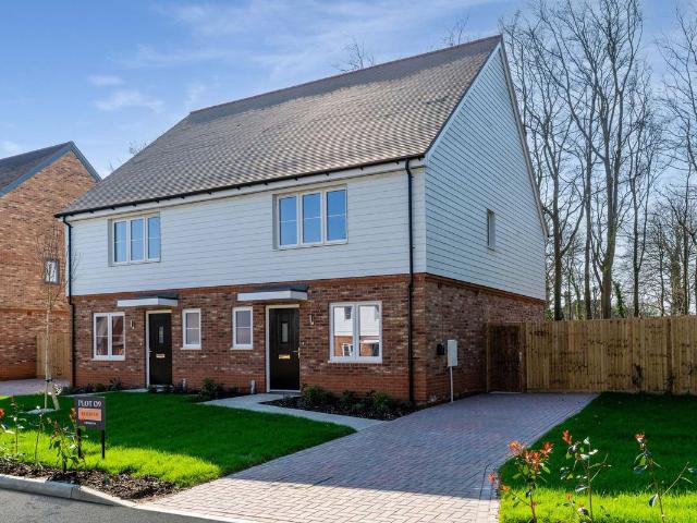Campion Close, Battle TN33, 3 bed semi detached house to rent, £1,995 pcm | PrimeLocation