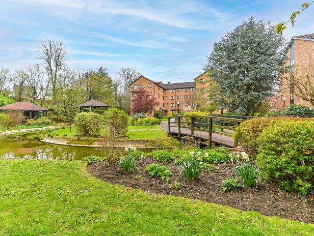 Campion Close, Croydon CR0, 2 bed flat to rent, £1,900 pcm | PrimeLocation