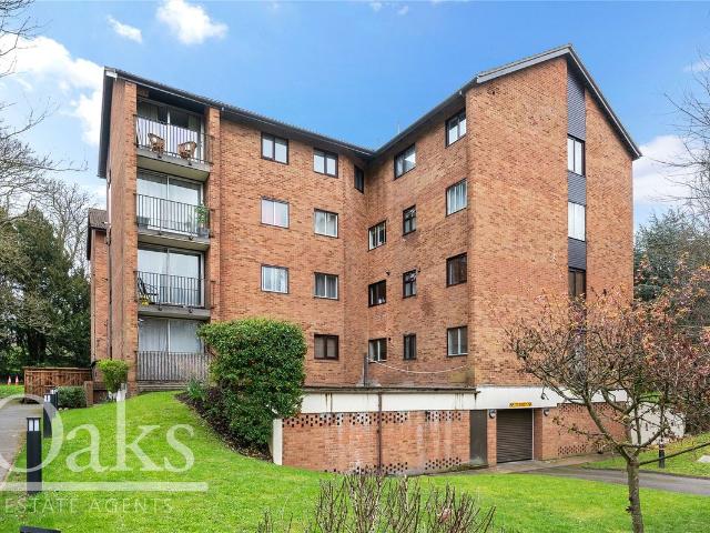 Campion Close, South Croydon CR0, 3 bed flat to rent, £1,900 pcm | PrimeLocation