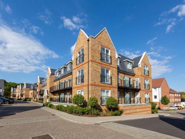 Campion Square, Dunton Green TN14, 2 bed flat to rent, £1,700 pcm | PrimeLocation