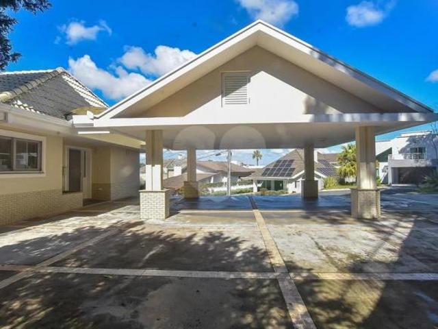 Campo Comprido Casa terrea com 4 suites piscina 442m2 terreno com 1396m2
