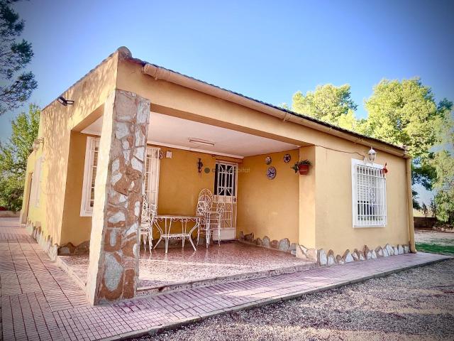 Campo en Biar con Piscina, Pinada y Frutales