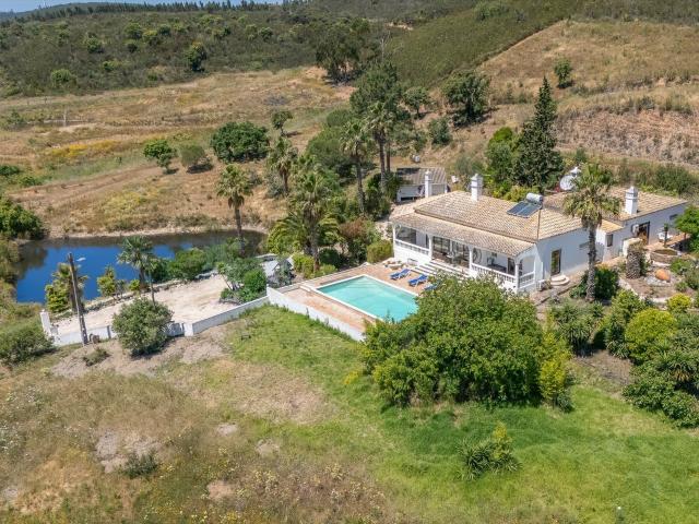 Campo | Luxuoso T3 com Lago Privado perto de Lagos à venda 277m² Marmelete