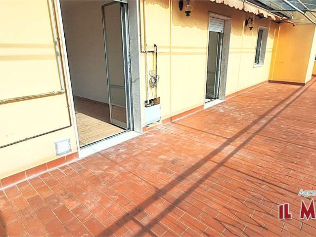 CAMPOMORONE, attico panoramico con grande terrazzo