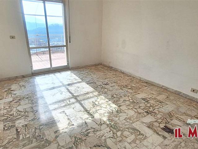 CAMPOMORONE, attico panoramico con grande terrazzo