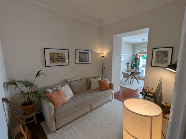 Campolide T1+1 with Office, Private Patio & BBQ