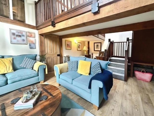 Camps Road, SAFFRON WALDEN, CB10 4 bed barn conversion to rent £2,000 pcm £462 pw
