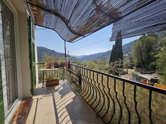 CANTARON Appartement villa avec balcon terrasse & jardinet