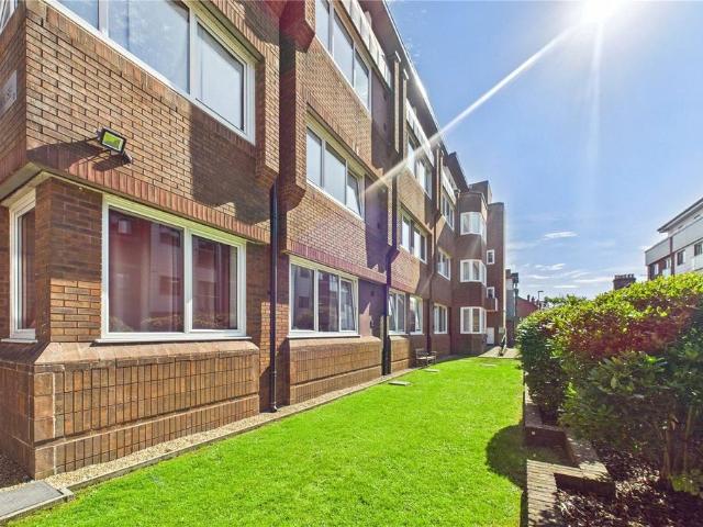 Cantelupe Road, West Sussex RH19 2 bed apartment to rent £1,525 pcm £352 pw