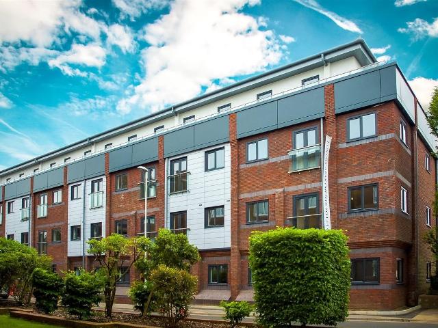 Cantelupe Road, East Grinstead RH19, 1 bed flat to rent, £1,150 pcm | PrimeLocation