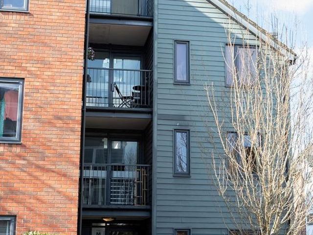 Cantelupe Road, East Grinstead RH19, 1 bed flat to rent, £1,100 pcm | PrimeLocation