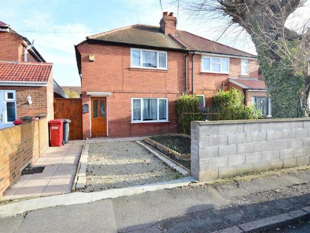 Canterbury Avenue, Slough 3 bed semi detached house to rent £1,750 pcm £404 pw